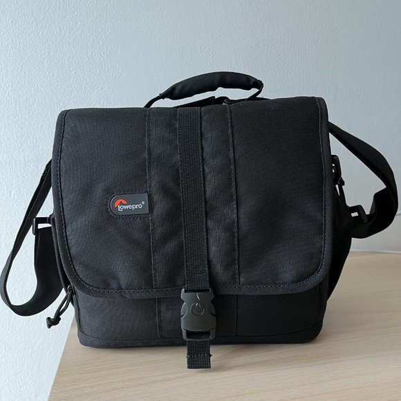 Lowepro Adventura 170 DSLR Camera Carry Bag - Picture 1 of 10
